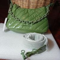 ราคา charles&keith กระเป๋าสะพาย สีเขียวเหนียวทรัพย์ (29013063043)