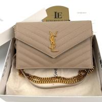 ราคา YSL กระเป๋าสตางค์แบบโซ่ Saint Laurent YSL 742920 WOC 7.5 สี Beige Logo Gold ของแท้ 100% (41518916359)