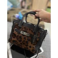 ราคา COACH SWAGGER สีดำลายเสือ#COACH แท้มือสอง แท้% ขนาด 8x7" ซิบ YKK (22412270059)