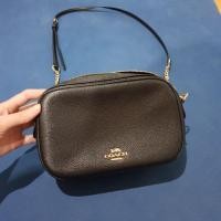 ราคา Coach Isla Chain Crossbody สีดำ มือสอง สภาพเหมือนใหม่ ของแท้ 100% (1551898883)