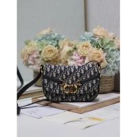 ราคา กระเป๋าสะพาย Dior Canvas Female Bag H9X6 (40525821997)