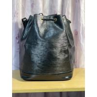 ราคา กระเป๋าหลุยส์มือสองสภาพดี ทรงขนมจีบ epi สีดำ (13745456737)