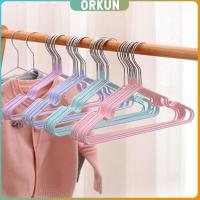 ราคา ไม้แขวนเสื้อ หุ้มยางกันลื่น แพค 10ชิ้น ส่งแบบสุ่มสี ไม่กินเนื้อที่ ไม้แขวนเสื้อสแตนเลส หุ้มยางกันลื่น ไม่หัก coat hanger (27853771146)
