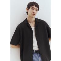 ราคา H&M(เอชแอนด์เอ็ม) เสื้อเชิ้ตฮาวายผ้าถักลายทรงหลวม ผู้ชาย 1273996_1 (40002169683)