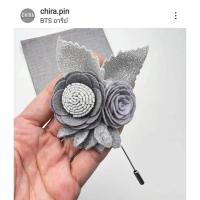 ราคา Lapel pin / พินติดสูท / เข็มกลัดช่อดอกไม้ / ช่อดอกไม้ติดเสื้อ / สูท / ช่อดอกไม้ติดสูท / ชุดเจ้าบ่าว /เข็มกลักดอกไม้สีเทา (1024325291)