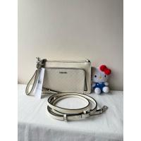 ราคา Calvin Klein Crossbody Bag ( NEW ) (44213543122)