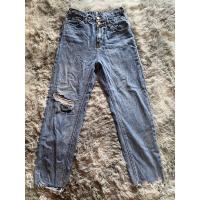 ราคา กางเกงยีนส์เอวสูง สียีนส์ทรงบอยแต่งขาด มือ 2 (8254379862)