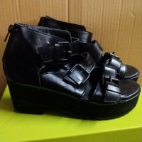 ราคา ส่งฟรี รองเท้าส้นสูงมือสอง size 39 (1436869400)