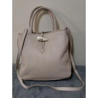 ราคา valentino rudy หนังแท้ แบรนด์แท้ สภาพดี ราคาน่ารักอีกเช่นเคย ดูตามภาพได้เลยคะ (6488281701)