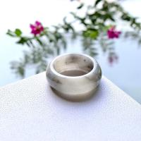 ราคา แหวนหยกขาวติดเทาทรงปลอกมีด Size 59mm. (28075680575)