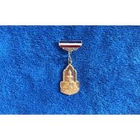 ราคา ( BK-533) เหรียญ พระพุทธรัตนโกสินทร์ หลัง ที่ระลึกสมโภชกรุงรัตนโกสินทร์ 200 ปี (43801193843)