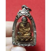 ราคา รูปหล่อเบ้าฉีด หลวงปู่ทวด อ.นอง วัดทรายขาว เนื้อนวะ รุ่นสร้างมณฑป ปี2540 (เลี่ยมเงินแท้ยกซุ้ม) (29224680555)