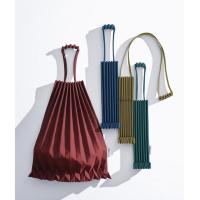 ราคา me ISSEY MIYAKE _ CHAMBRAY TRUNK PLEATS BAG (16822163007)