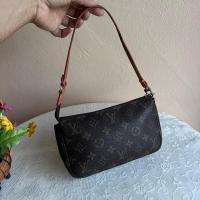 ราคา LV Pochette งานลุ้น ฐาน 8 นิ้วสูง 5 นิ้ว สภาพดี คาวไฮน์หนังแท้ สายหนังแท้ ซับในสะอาดพร้อมใช้ (29667271903)