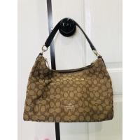 ราคา กระเป๋าถือ Brand Coach (แท้) outlet มือสอง ขายถูก 1,900 บาท (6647376664)