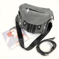 ราคา กระเป๋าแฟชั่น หนังเงา สไตล์ Moschino สีเทา (1601643528)