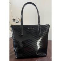 ราคา กระเป๋าkate spade แท้%เป็นทรงTote สีดำหนังแก้วสภาพสวยค่ะ (20929087081)