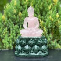 ราคา พระแกะสลัก โรสควอตซ์ Rose Quartz ขนาดหน้าตัก 3 นิ้ว พร้อมฐาน หินเขียวอินเดีย (23073844805)