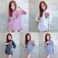 ราคา ราคา 260.- เสื้อเชิ้ต กระดุมหน้า ปักดอกกุหลาบที่อก สีแดงดูโด่ดเด่น ทรงหน้าสั้น-ยาว เนื้อผ้าคอตตอนเ (9362214)