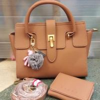 ราคา กระเป๋าแฟชั่นยี่ห้อ susenพร้อมสายยาวแถมฟรีกระเป๋าสตางค์เข้าเซ็ท ขนาด 9x7x6นิ้ว(รูปสินค้าถ่ายจากของจริง) (812263218)