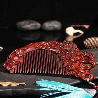 ราคา หวีไม้จันทน์สีแดงหวีไม้แกะสลักมะฮอกกานีดอกที่อุดมไปด้วยสามารถแกะสลักดอกไม้ดอกหวีขนาดเล็กใบไม้จันทน์สีแดงดอกโบตั๋น n0เดือน (41974924983)