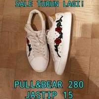 ราคา รองเท้าผ้าใบปัก PULL&BEAR (8244105072)