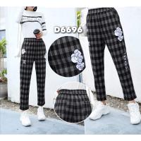 ราคา กางเกงดอลลี่เดลลายสก๊อตขาวดำเท่ๆเก๋ตรงปักลายดอกไม้เท่มาก (9344364365)