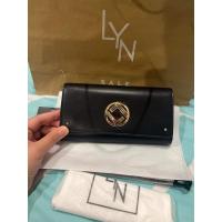 ราคา ของแท้!! กระเป๋าสตางค์ Lyn สีดำ ใบยาว (24156075230)