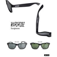 ราคา แว่นตากันแดด มีเลนส์สีเขียวและสีดำ WARDROBE SUNGLASSES (24965109700)
