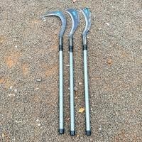 ราคา มีดพร้าด้ามยาว พร้าหวด มีดถางหญ้า มีดถางป่า มีดหวด พร้อมด้ามเหล็ก ยาว 60 ซม. (26888938437)