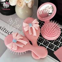 ราคา [trysingoin] หวีพับทรงกลมสีชมพูพร้อมกระจกแบบพกพา Bow Decor Anti Static กระเป๋าแปรงผมการ์ตูนสไตล์เจ้าหญิงหวีจับสาว TH (27284659753)