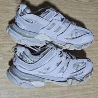 ราคา Sales!!!! Balenciaga track White Size37 23-23.5cm. สีขาว มือสองของแท้ softในแบบเจล หายากสุดๆ (24604822544)