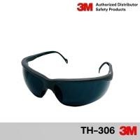 ราคา 3M TH-306 แว่นตานิรภัยเลนส์ ดำ กรอบแว่นสีเทา เคลือบสารป้องกันเกิดฝ้า Safety Eyewear (26458910828)
