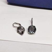 ราคา ต่างหู Bella ทรงหยดน้ำ-crystal Swarovski สีดำและขาวขอบเรียบร้อย (43470278868)