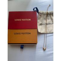 ราคา Louis Vuitton essential V necklace (used like new) (28107778000)