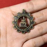 ราคา เหรียญพระวิษณุกรรม เทคนิคธัญบุรี ปี2558 (28810753321)