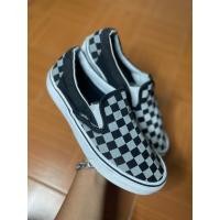 ราคา Vans สลิปออนลายตาราง(สะท้อนแสง) ไซร้ 38.4/24.5 มือสองของแท้ (42012099335)