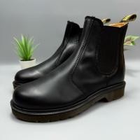 ราคา SZ.36 Dr.Martens 2976 BlackSmooth ChelseaBoots มือสองของแท้100% (27664650976)