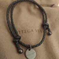 ราคา สร้อยข้อมือ Bottega Veneta ไซส์ M ของแท้ 100%ค่ะ (1431372814)