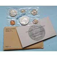 ราคา แผงเหรียญปานามาขัดเงา 6 เหรียญ ปี 1967 2 เหรียญเนื้อเงิน 90% (22781571466)