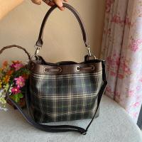 ราคา Beanpole แท้ ทรงขนมจีบ คาวไฮด์หนังแท้ สภาพดีร่องรอยใช้งานทั่วไป สายยาวเทียบ ซับในสะอาด ฐาน 9.5 x 5 x 9 นิ้ว 550 บาท (28975612402)