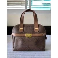 ราคา กระเป๋าเป๋าถือ NINA RICCI (Made in Italy) สภาพใหม่ อาหลั่ยเงา ดูดี สวย (24582345287)