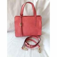 ราคา ❤️กระเป๋าหนังมือ2 Kate spade New York แท้ สภาพ 80% ❤️สีชมพู ทรงกล่อง ตั้งได้❤️ถือได้ มีสายยาวครอสบอดี้❤️หนังมีลายในตัวต (29054486084)