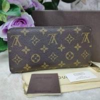ราคา Lv zippy long wallet monogram dc16 สภาพเก็บ สวยงาม แท้100% (6233357937)