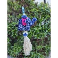 ราคา พวงกุญแจช้างผ้าครามพู่ขาว (29773502541)