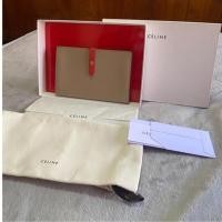 ราคา CELINE Large Two-Tone Grained Calfskin Strap Wallet Y17 ของแท้ มือสอง กระเป๋าสตางค์ (18169702295)