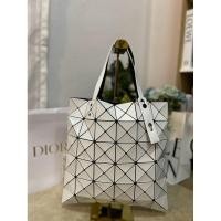 ราคา BaoBao Issey Miyake White (26111665088)