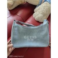 ราคา กระเป๋าสะพายไหล่แบรนด์ Guess หนังยีนส์ (22046452941)