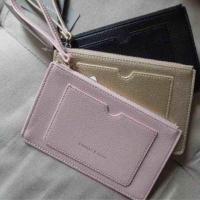 ราคา กระเป๋า คล้องมือ charles & keith มีช่องใส่บัตรด้านหน้า (1870035941)