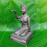 ราคา นางกวักมหาลาภ หลวงพ่อแพ วัดพิกุลทอง เนื้อทองเหลืองรมดำ (ฐาน4นิ้ว สูง20ซม.)รุ่นนี้บูชาแล้วเสริมโชคลาภเงินทองเรียกเมตตา (15223455667)